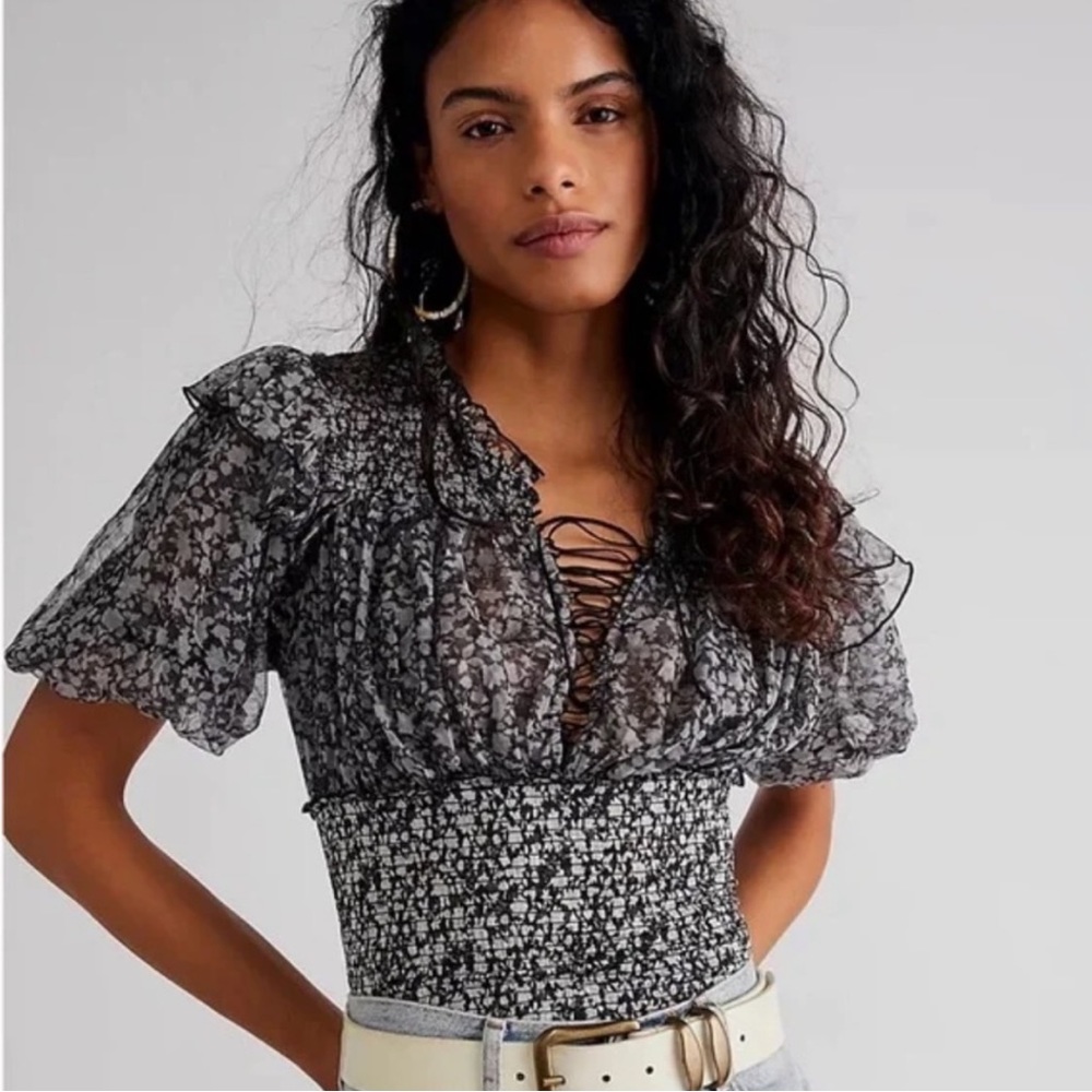 Free People Beatrice Black Floral Peasant Milkmaid Classic Boho Blouse Women XS